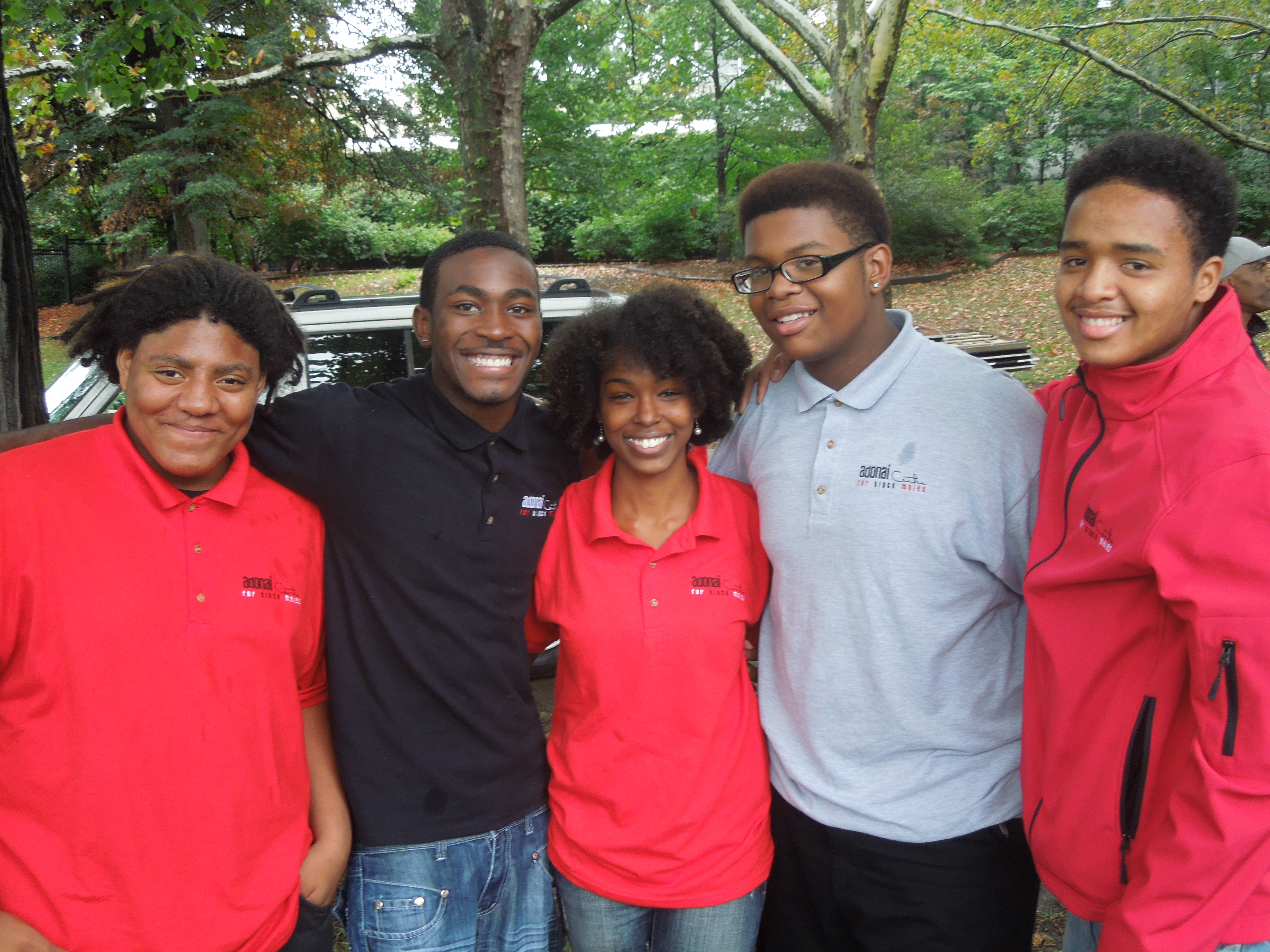 Fellows and Former Adonai Staff Kayla volunteering at the Northside Coalition's Women's Walk for Peace